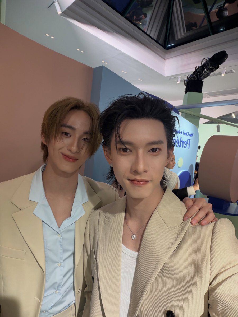 NinanAndYou's tweet photo. เฟรมลูกรักพระเจ้า หล่อกันทุกคนเลย ทั้งน้องพูห์ พี่ออฟ น้องก้อง น้องโทมัส น้องแทด 💖

#ppoohkt @ppoohkt 
#VCAPerleeTH
#VCAPerlee
#VanCleefArpels https://t.co/7EYNmAgWU4