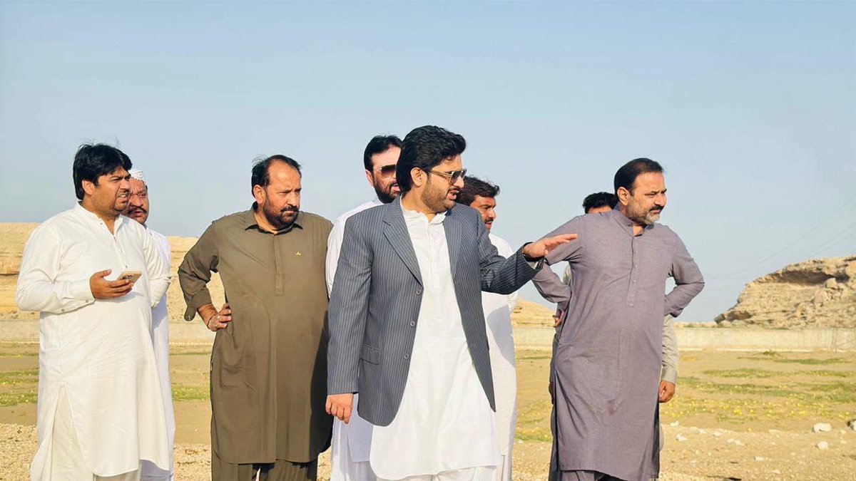 SyedKumailHShah's tweet photo. Visited the modern Cattle Colony in Rohri to review the facilities being provided for livestock. This project fulfills a longstanding need of the people of Rohri and provides essential facilities for animals. Proud to see Chairman @BBhuttoZardari vision for development focused on public service and community needs becoming a reality. 

@PPP_Org 

#SyedKumailHyderShah #SKHS #Rohri #CattleColony #Sukkur #PPP #PublicService