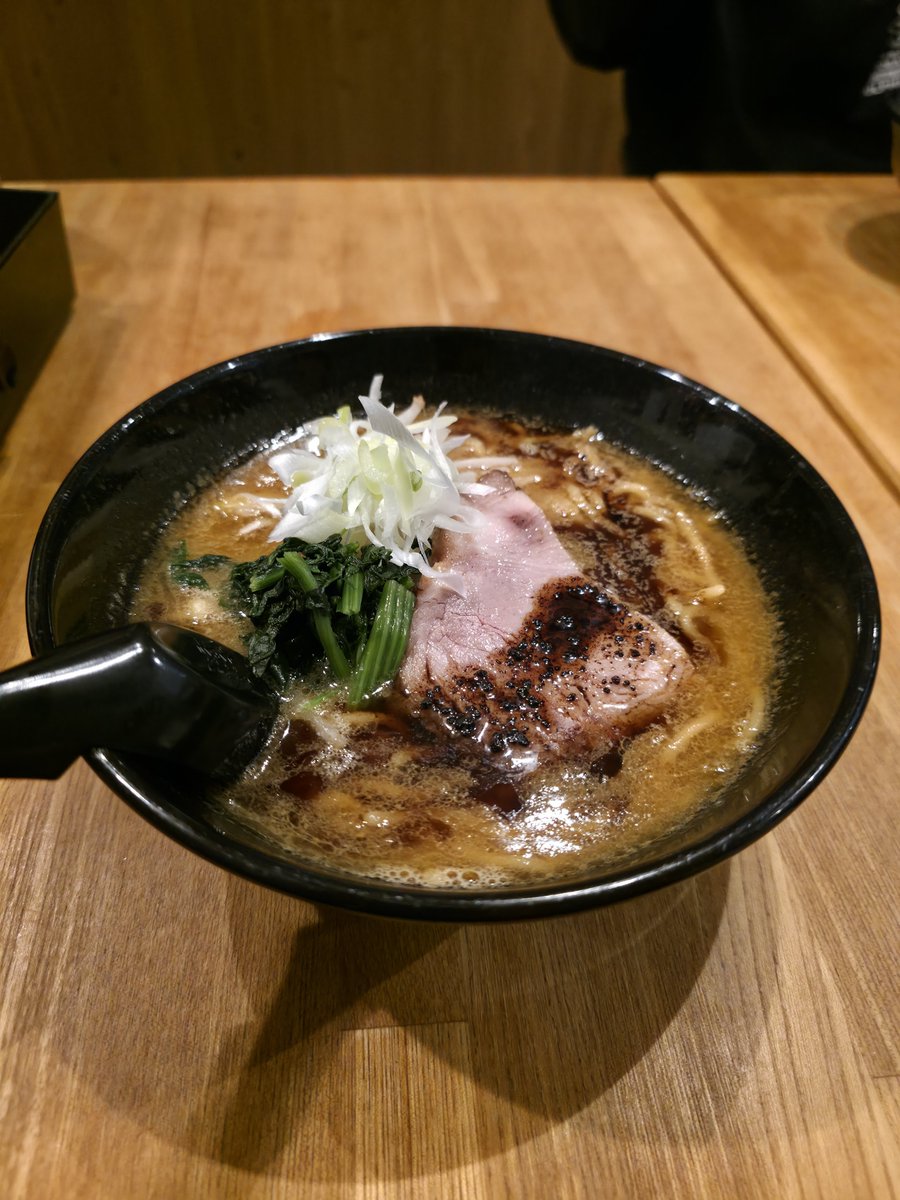 PenCHANCE88's tweet photo. ラーメンってやっぱりおいしい😋 https://t.co/5zuksLNNNi
