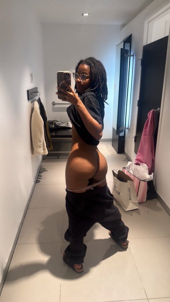jxt_chloex's tweet photo. Ass🍑 #candid #creepshot #consensual https://t.co/ky4pehjGeT