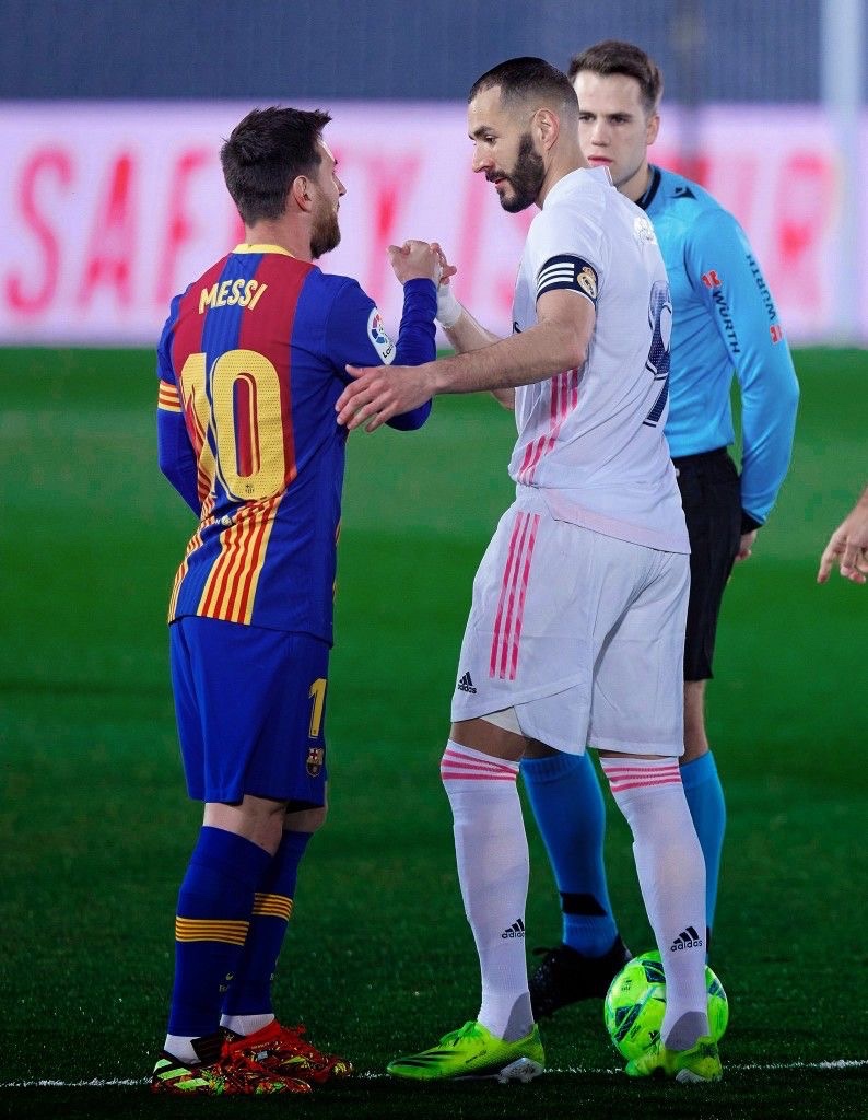 ContextfreeFCB_'s tweet photo. 🚨 BREAKING: Despite being rivals for many years, Kareem Benzema wants to travel to Argentina to honor Messi’s farewell. 

This is class. 🥹❤️ https://t.co/nrkmfCNi4L