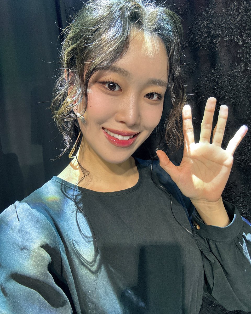 Library_artists's tweet photo. 𝗟𝗜𝗕𝗥𝗔𝗥𝗬 𝗦𝗧𝗔𝗚𝗘📸⠀
⠀
❝사랑을 증명하려면
손에 피를 묻히라니요.❞
⠀
🥀 스메르쟈코프 ｜ 최수현
⠀
<까라마조프의 자매들> 막공 성료 사진 공개
#굿바이_수현스메르
⠀
#최수현 #SuhyunCHOI
#까라마조프의자매들 #스메르쟈코프 #라이브러리컴퍼니 https://t.co/pkyICuwLrU