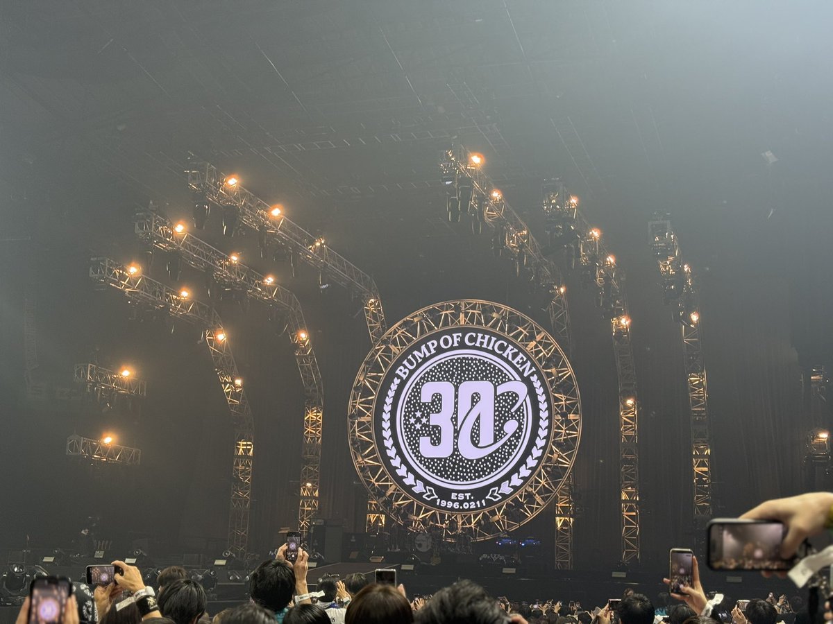 __rito's tweet photo. ライブ最高でした！
今回グッズ代行して頂いた方、交換して頂いた方もいてやっぱりBUMPのファンの方達も優しくて最高だなと再認識しました☺️✨️本当にありがとうございます！
また行ける日まで頑張って生きるぞ💪
#RatioClavis
#BUMPOFCHICKEN https://t.co/4geM6MHPjz