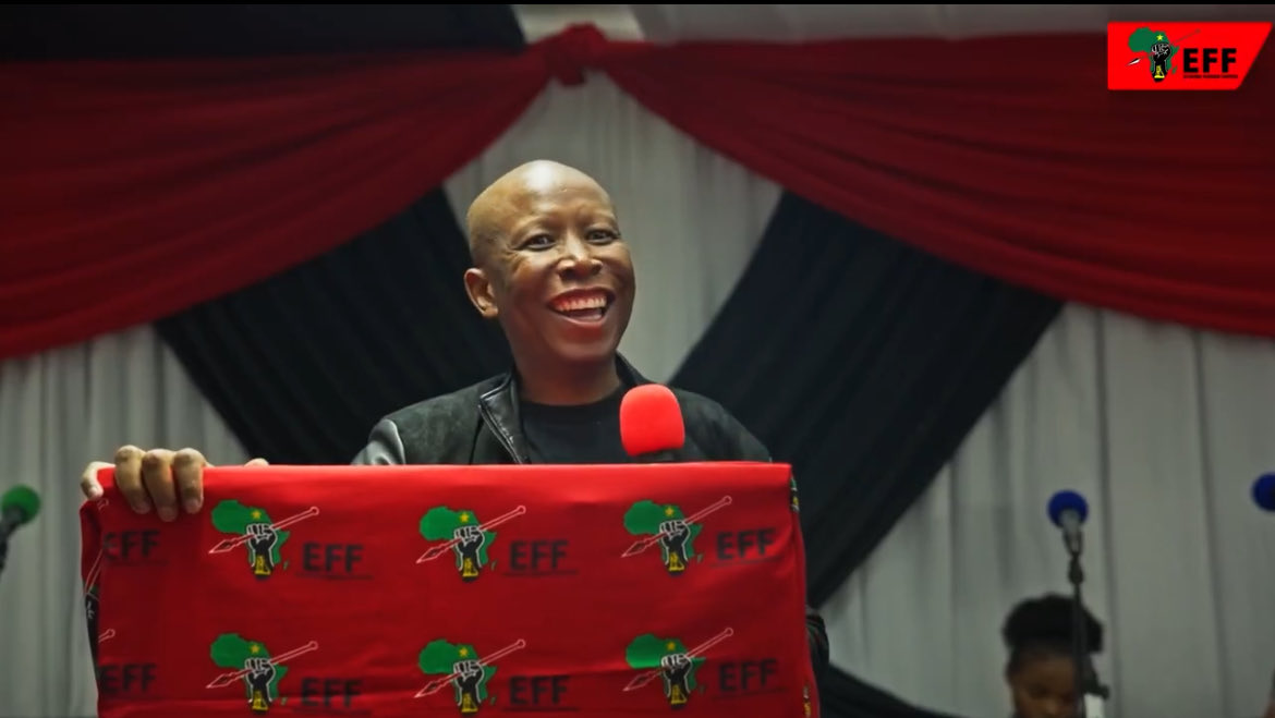 ZizinjaAbelungu's tweet photo. The EFF and the President, on top of clearing the R3,5million debt owed by Ekuphumleni old age Home in Zwide.

They also Bought supplies amongst other things.

Yesterday they left an Additional R100,000 

No, Ayikho lento 😭😭😭❤️🖤💚 https://t.co/05N2nXwGoE