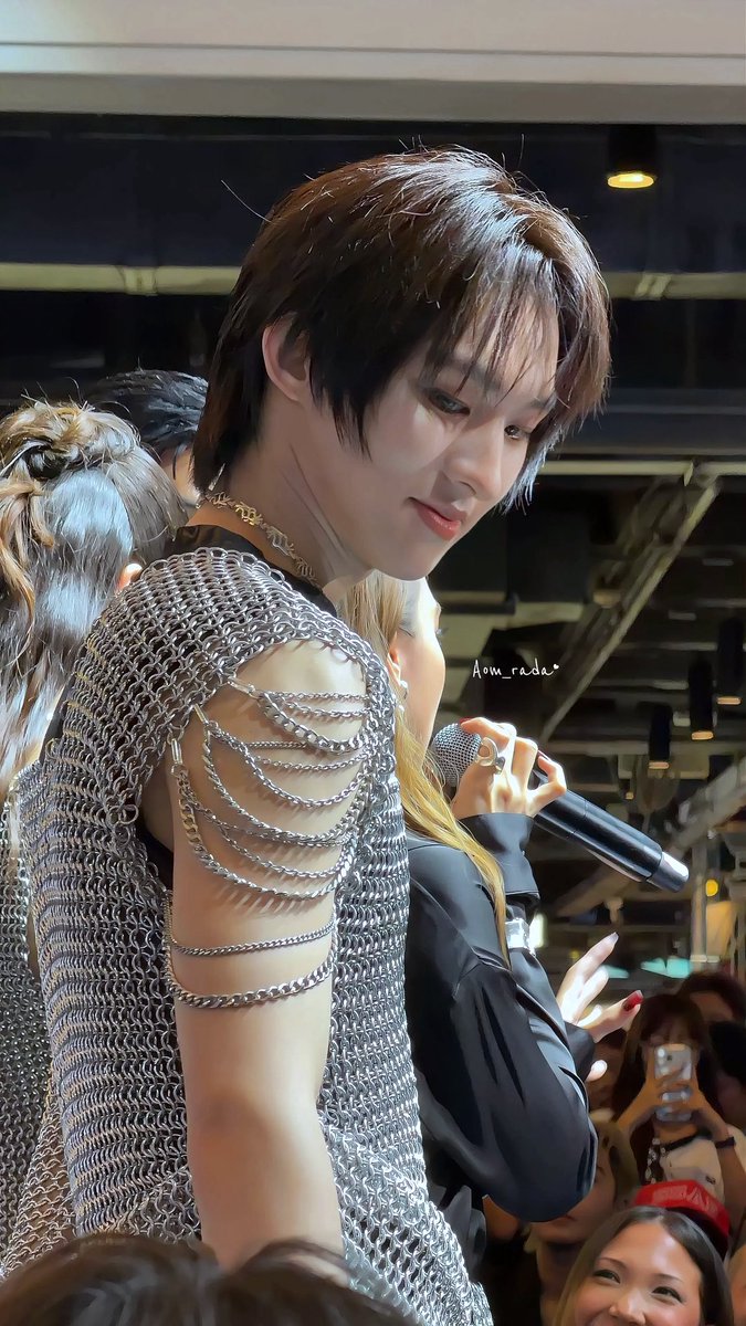 BTrada13_'s tweet photo. ชีเปล่งประกายวิบวับๆ ✨✨

KONG AT SIAM CENTER BIFW26
#SiamCenterBIFW2026xKONG #KieraSelbeRunway2026
#kongjiro https://t.co/BxoxpFpekL