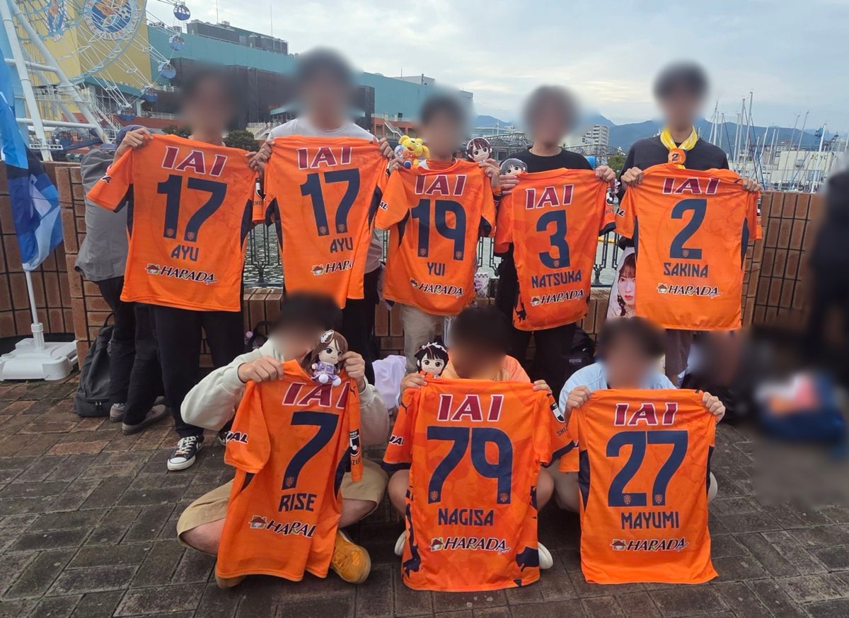 ss_spulse's tweet photo. #エスパルスカワラボ部 in #マグロックポップ
遂にすいすてが清水にやって来ました！！
そして7人全員のユニが揃いました！！
エスパルスが溢れる街で集合写真を撮ることができ、嬉しかったです！！

#spulse
#すいすて
#塩川莉世
#庄司なぎさ
#白石まゆみ
#奥田彩友
#音井結衣
#栗田なつか
#山内咲奈 https://t.co/4I08jJby7V