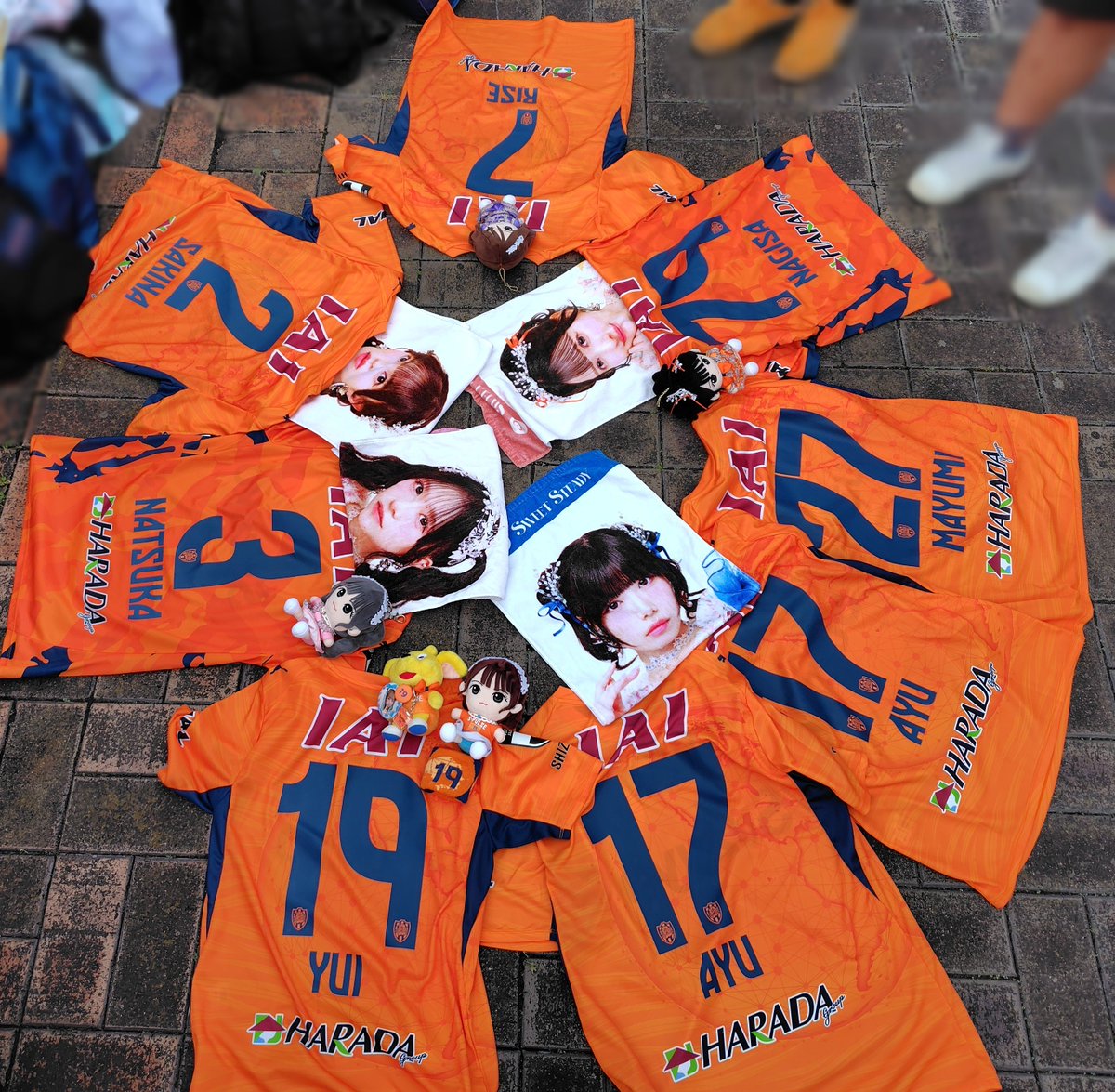 ss_spulse's tweet photo. #エスパルスカワラボ部 in #マグロックポップ
遂にすいすてが清水にやって来ました！！
そして7人全員のユニが揃いました！！
エスパルスが溢れる街で集合写真を撮ることができ、嬉しかったです！！

#spulse
#すいすて
#塩川莉世
#庄司なぎさ
#白石まゆみ
#奥田彩友
#音井結衣
#栗田なつか
#山内咲奈 https://t.co/4I08jJby7V