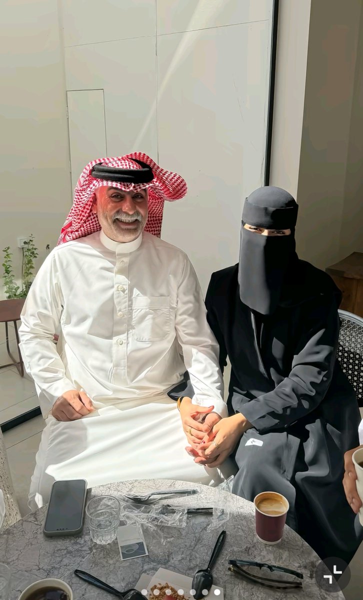 brt299's tweet photo. لو يحترام بنته كان ما خلها تلبس كيس زباله 
#٢٠٣٠_بدون_نقاب #٢٠٣٠_بلا_نقاب4 https://t.co/4hNztGpfvy