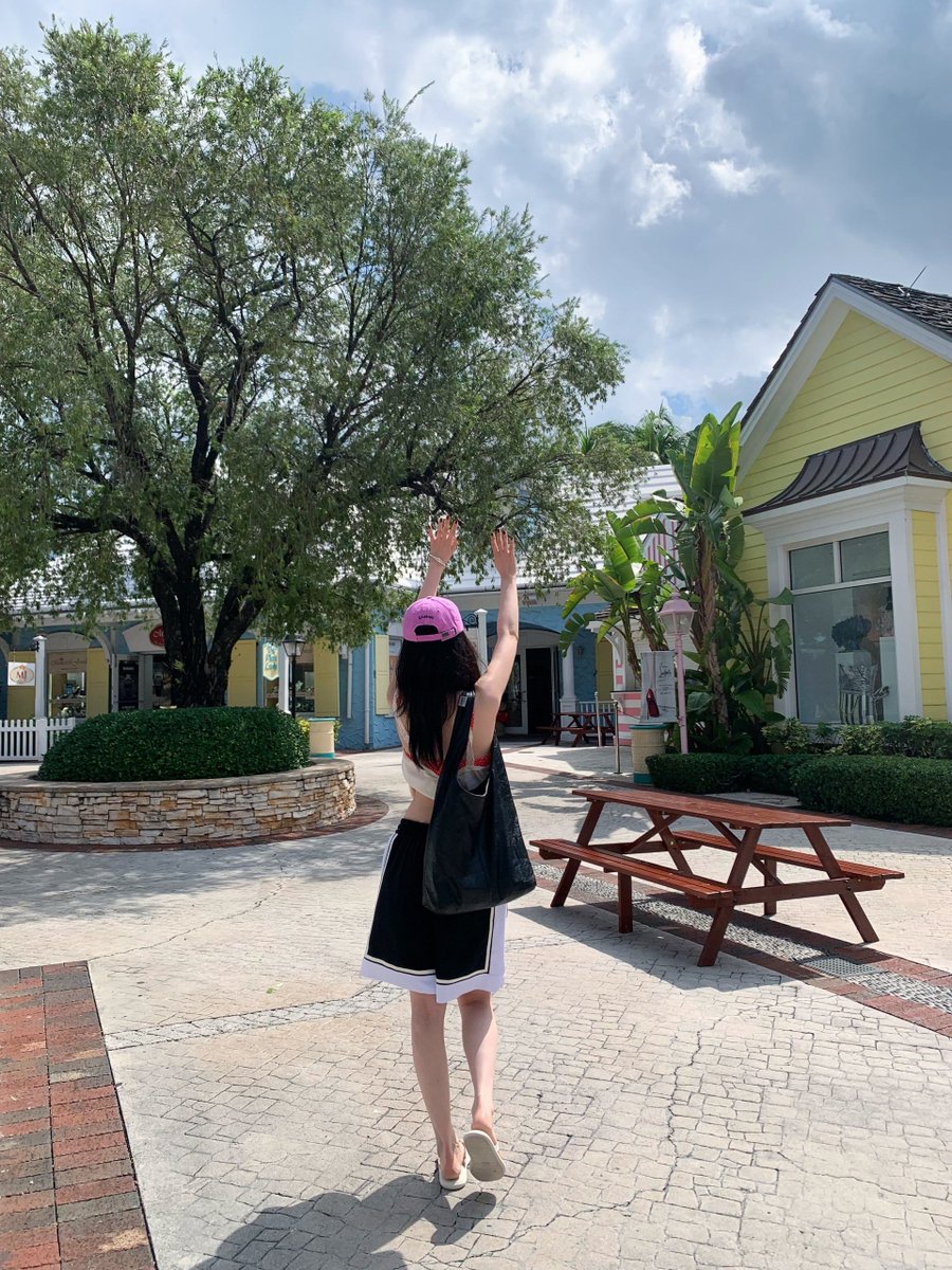 Yukarinsa's tweet photo. a footage that seemed to be fun.. yet, even with such a magnificent panorama unfurling behind me, my heart’s attention remains tenderly anchored to your presence, didn’t i? https://t.co/bq0Y9lGWXY