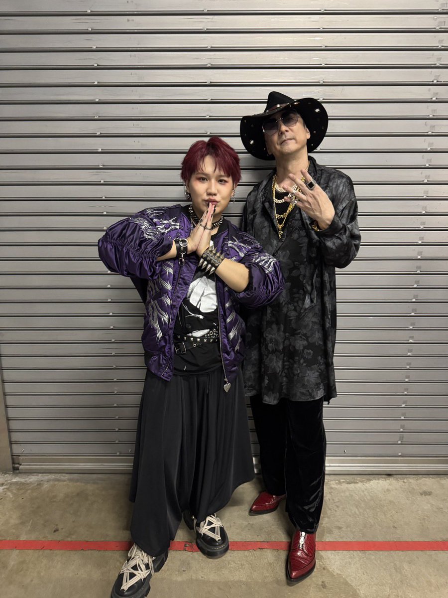 H_shota_hys's tweet photo. 二日間ありがとうございました！！
皆さんと9周年パーティでお祝いさせていただいた流れで、こうして最高なライブをすることが出来て、超超超アゲでした。
次は10周年ですね！
楽しいことが終わった後にすぐ楽しみなことが続くのは幸せだわ。
またお会いするのを待ち侘びて🫶✨
#ヒプマイ12thライブ https://t.co/a3ngOYPLdy