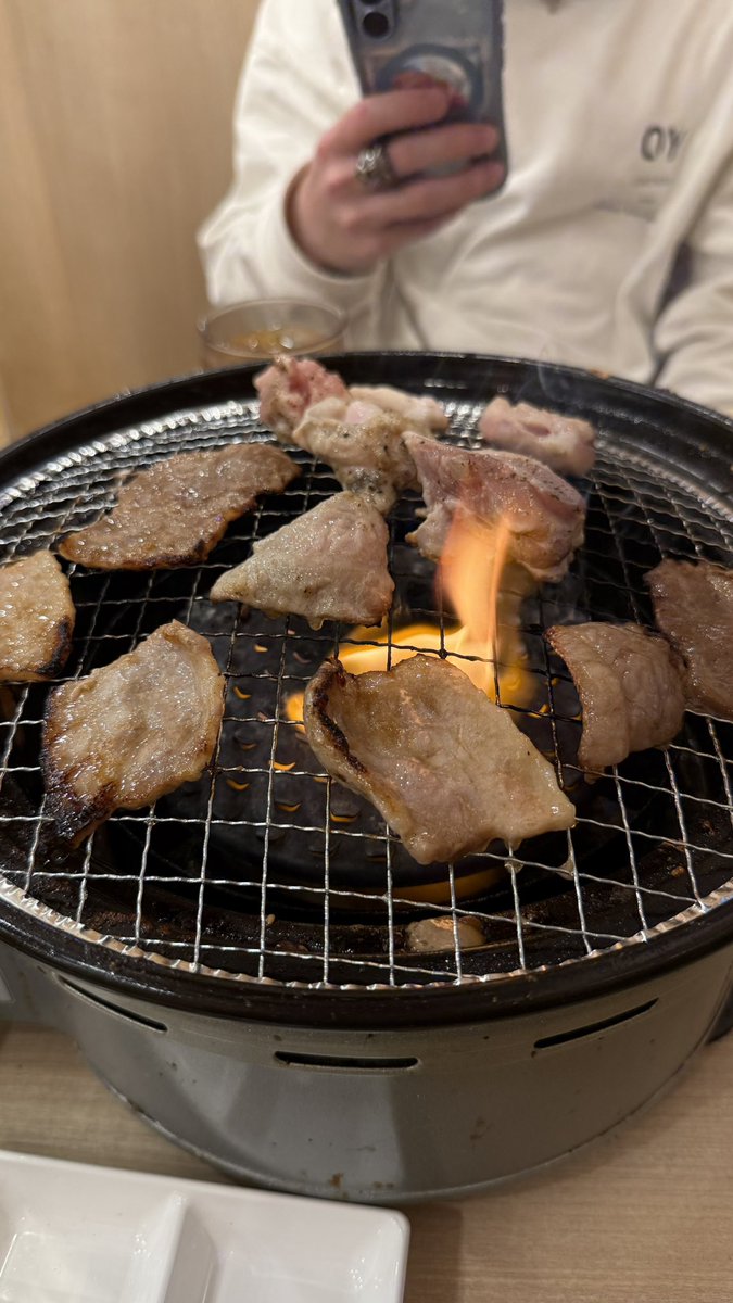 sirousa_25's tweet photo. 彼氏と焼肉食べてきた(^> ̫ < ) 👍🏻🥩
いっぱい焦げたお肉食べてくれた🥹 https://t.co/Nso7JDnOma