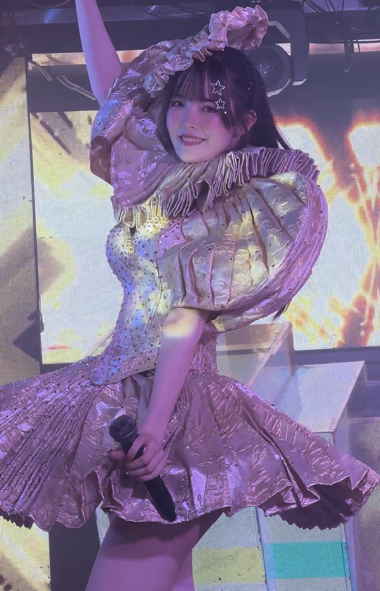 usa_spark_'s tweet photo. アモーレ🥀クイーンできたああ‼︎👑✨
足を運んでくださった方、推し配信で応援してくださった方、本当にありがとう😭💗
うさの人生の大切な1ページになりました☺️
あ〜‼︎とっても楽しかった‼︎
ステージからの景色忘れられない💭✨
#すぱすぱ 
またやりたいっ‼︎ https://t.co/ib5PclHsfQ