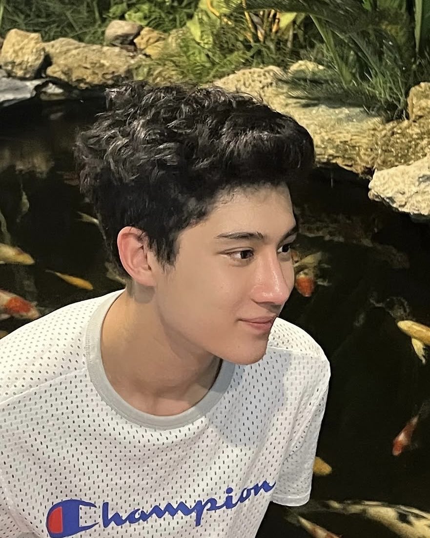 0ngsaaa's tweet photo. I’m fucking obsessed with Ongsa’s natural hair😩 https://t.co/AkolKr8qiD