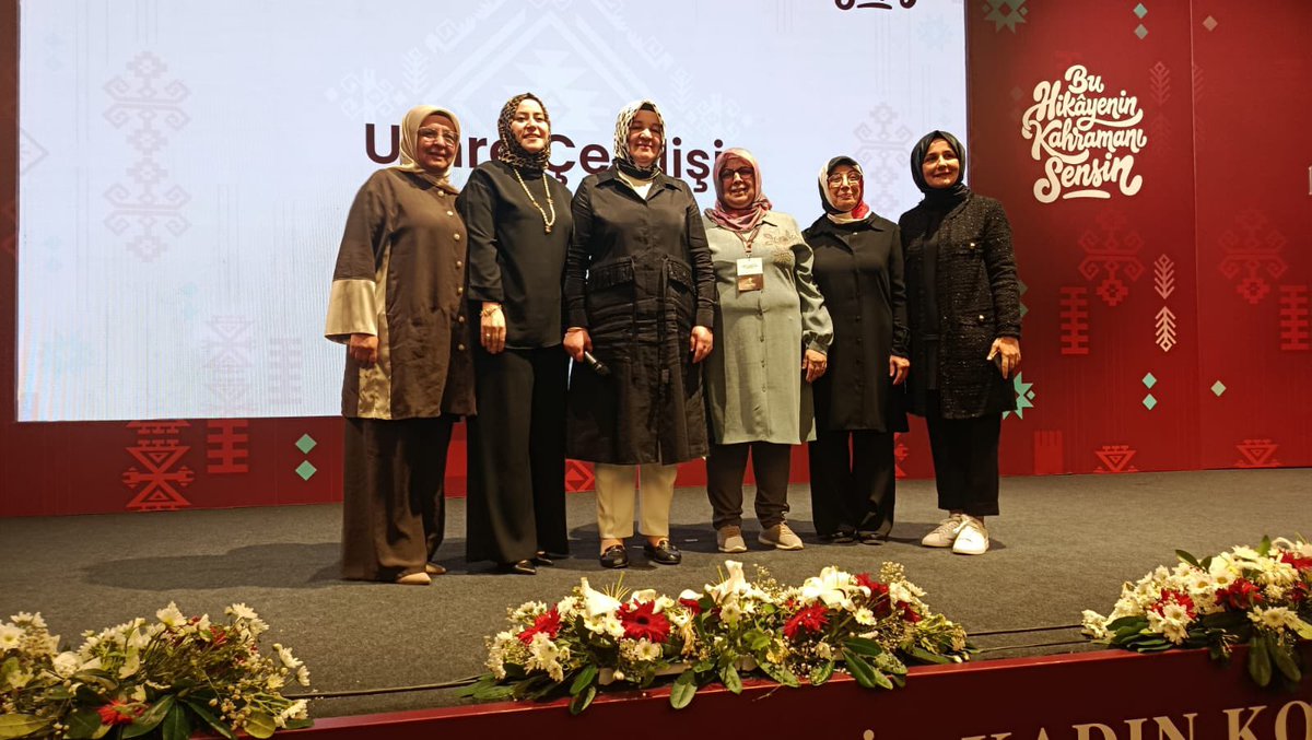 AKKadinSisli's tweet photo. Cumhurbaşkanımız Sayın @RTErdogan ’ın teşrifleriyle düzenlenen İstanbul İl Kadın Kolları Mahalle Başkanları İstişare ve Değerlendirme Toplantısı’na katıldık.

Aynı inanç, aynı heyecan ve güçlü bir teşkilat ruhuyla yolumuza devam ediyoruz. 

#BizimHikayemiz https://t.co/X38zoRz6ZU