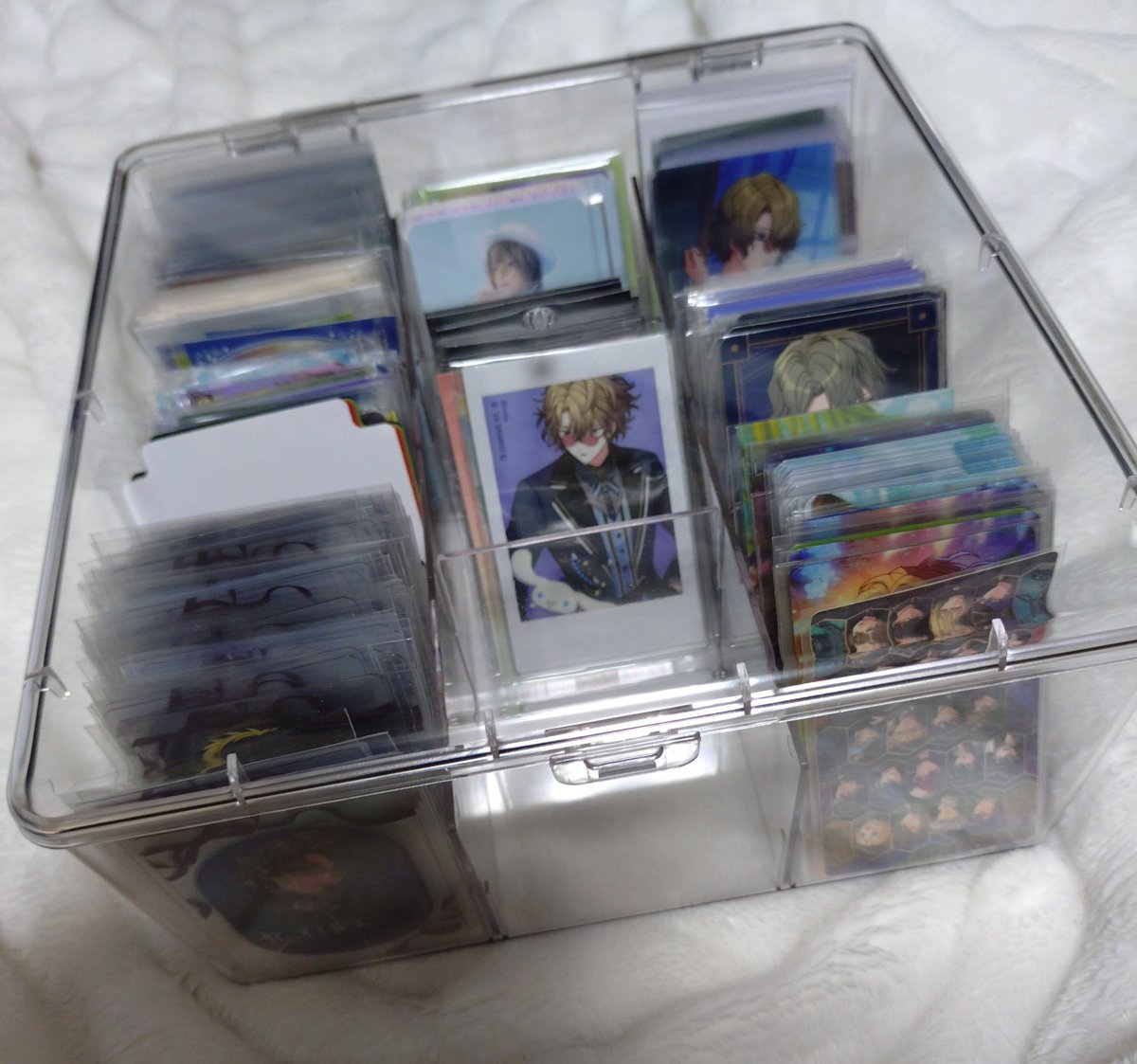 pby_pow's tweet photo. スリコでカード収納買ってきたんだけど
あり得ないほど入って楽しい https://t.co/mxIcz2Z7KH