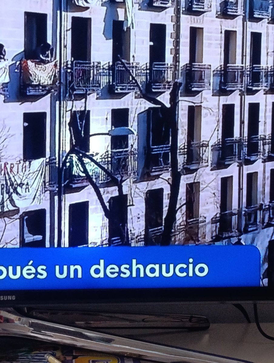 _nelionline's tweet photo. Por favor @rtvenoticias , me sangran los ojos! Es desahucio! 😳 https://t.co/nRUmSDOGml