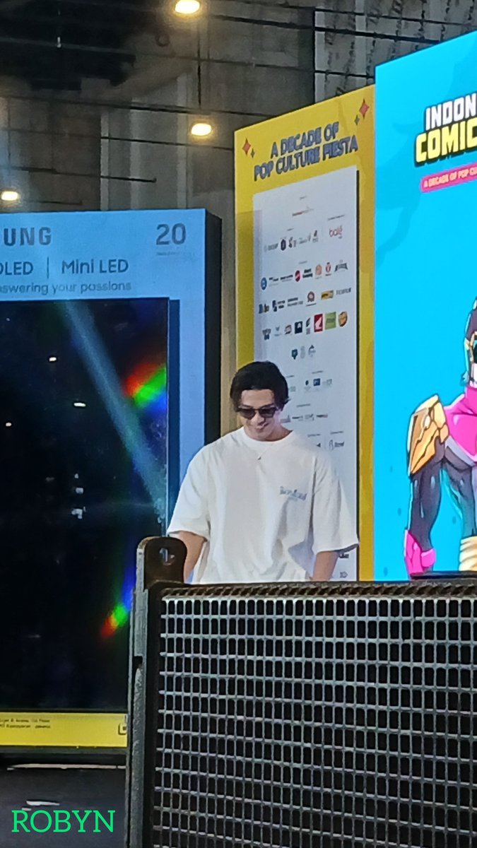 roby61717's tweet photo. @philazora I'm happy although  did not participate in the photo and autograph session due to cost constraints 🥲 https://t.co/Ko94rif6Oz