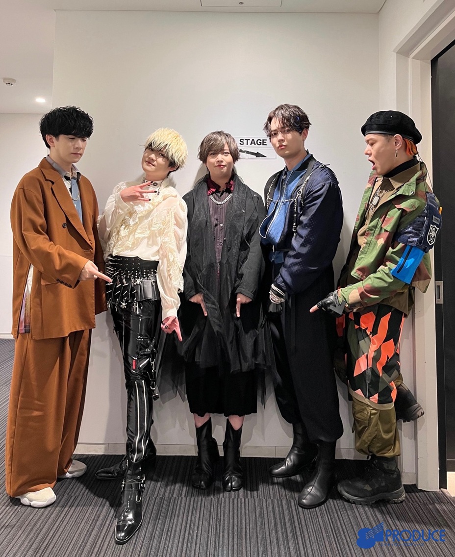 81pro_official's tweet photo. 10/3（土）〜10/4（日）に開催された
『#ヒプマイ12thライブ』DAY1&amp;DAY2に
#駒田航 
#神尾晋一郎 
#斉藤壮馬 
#伊東健人 
#榊原優希 
が出演いたしました！

ご来場・配信でご視聴いただいた皆様
ありがとうございました❗️

引き続き応援よろしくお願いいたします！

#ヒプノシスマイク 
#ヒプマイ https://t.co/Ci08SxSr7p