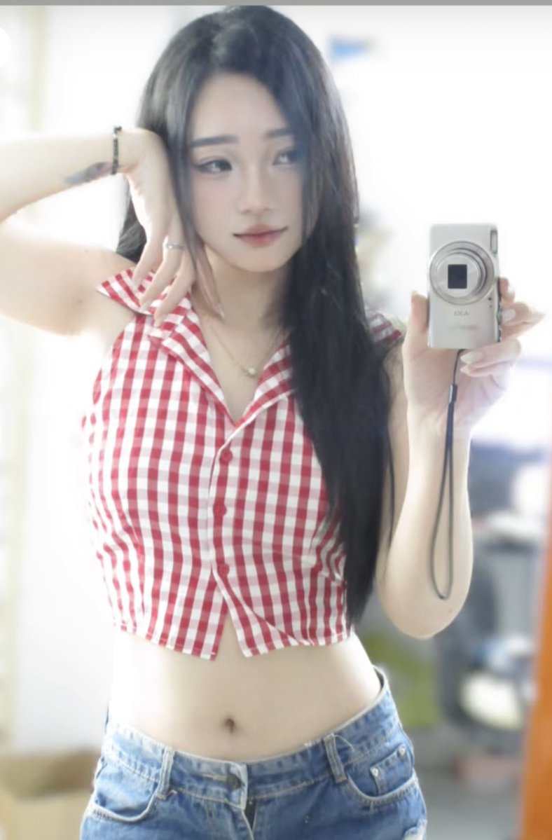 TukyymTu's tweet photo. Anh ơi em nè https://t.co/V0z8sjcpG8