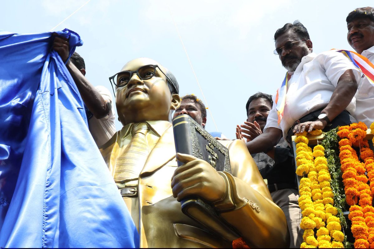 thirumaofficial's tweet photo. போதிசத்வா வெல்ஃபேர் அசோசியேஷன் ஒருங்கிணைப்பில் ஆந்திர மாநிலம் மொல்வா பகுதியில் இன்று புரட்சியாளர் அம்பேத்கர் அவர்களின் திருஉருவச் சிலையை இன்று திறந்துவைத்தேன்! https://t.co/cCIihI7f3Z