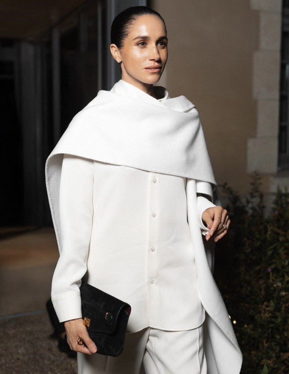 duchessmeghn's tweet photo. meghan made a surprise appearance at paris fashion week exactly a year ago today ✨ https://t.co/0lw9nN4dkC