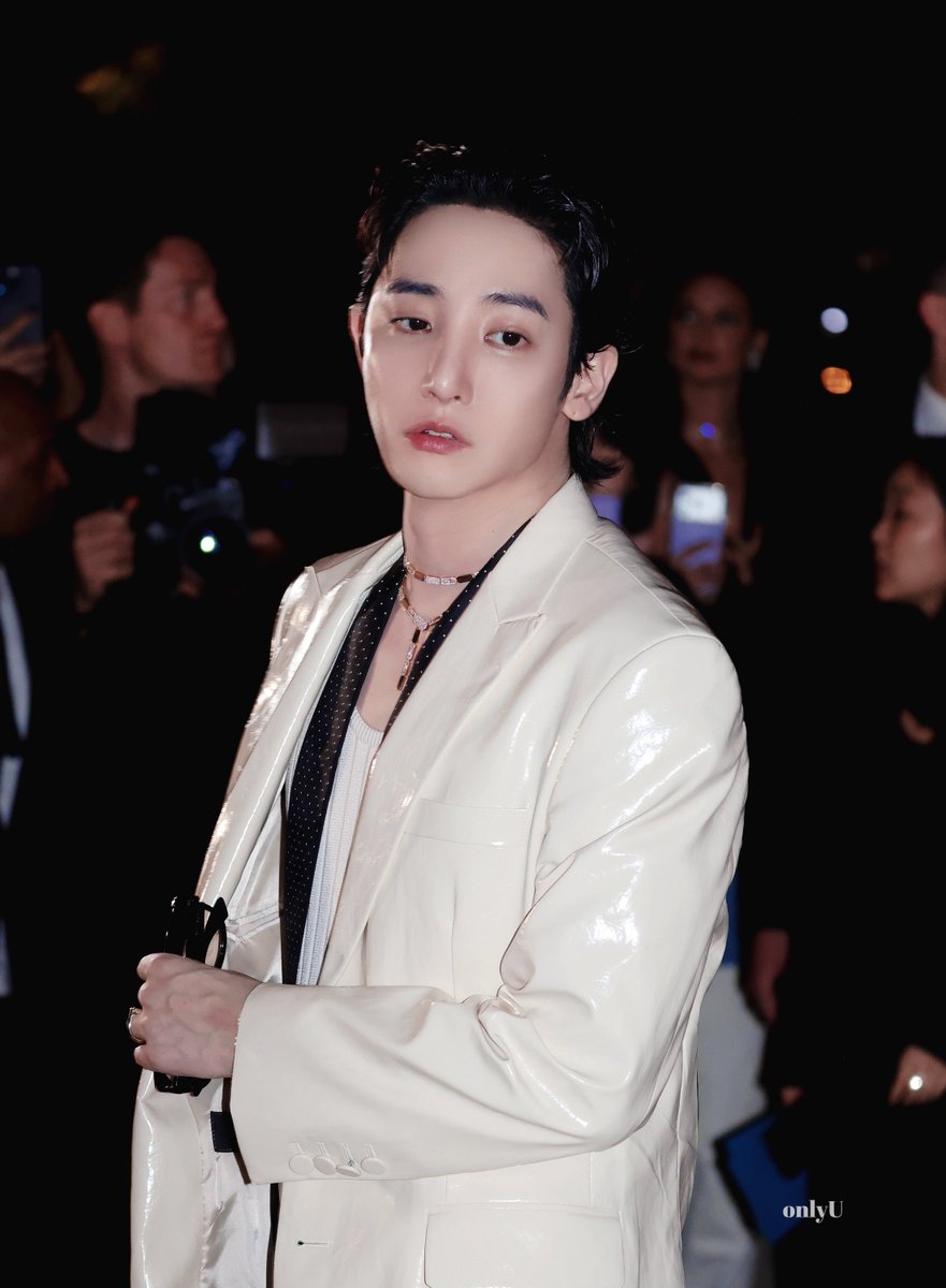 to_my0531's tweet photo. 261001 Messika, Paris (3)
#이수혁 #leesoohyuk #messika https://t.co/2NRWXdCT8U