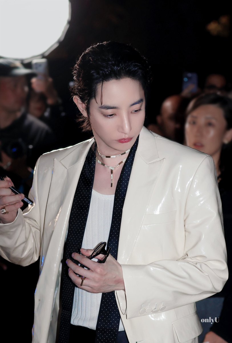 to_my0531's tweet photo. 261001 Messika, Paris (3)
#이수혁 #leesoohyuk #messika https://t.co/2NRWXdCT8U
