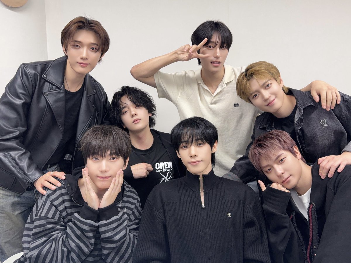 OmegaX_official's tweet photo. [📸]

PlanetRarePulse x OMEGA X 4TH MINI ALBUM [UNCAPPED] VIDEO CALL EVENT 📞

주말의 마지막도 포애기와 함께 💌
남은 일요일도 행복하게 보내고
다가오는 한 주도 우리 함께 힘내요! 🥰

#OMEGA_X #오메가엑스 https://t.co/ttZVsSJ7YS