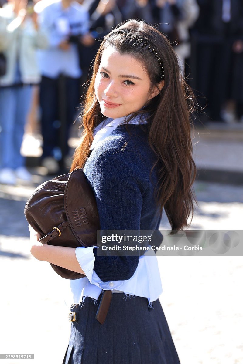 INFINITYENTTH's tweet photo. CUTE GIRL ‘เบ็คกี้ รีเบคก้า’ @AngelssBecky ขณะเข้าร่วมชม Miu Miu Spring/Summer 2027 fashion show @MIUMIUofficial ที่ผ่านมา

REBECCA X MIU MIU PFWSS27

#MiuMiuSS27xBecky #MiuMiuSS27
#MiuMiuPFWxBecky
#beckysangels #BeckyArmstrong #PFW https://t.co/DiAOG1RrXG