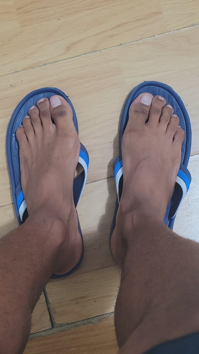 FcampfeetXXX's tweet photo. before gym: soft, chill, relaxed
after gym: sweaty, veiny, tasty... 
Take a look of how sweaty they get..👣 
#malefeet #gayfeet #feetmale #gay https://t.co/o67ATQ4umA