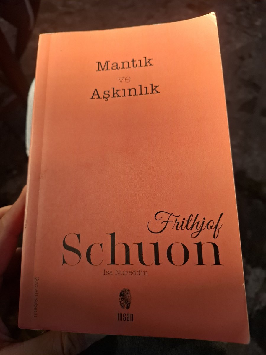 raskolkarmazov's tweet photo. Bu yaşıma kadar okuduğum bir fâni tarafından yazılmış en önemli 2-3 kitaptan biri diyebilirim. Metafizik, din, akıl ve hakikat üzerine birkaç cümlede sayfalarca düşünceyi taşıyabilen bir kitap. Schuon'un metafizik berraklığı bende hayret ve saygı uyandırdı. https://t.co/SNECj6Kf6M