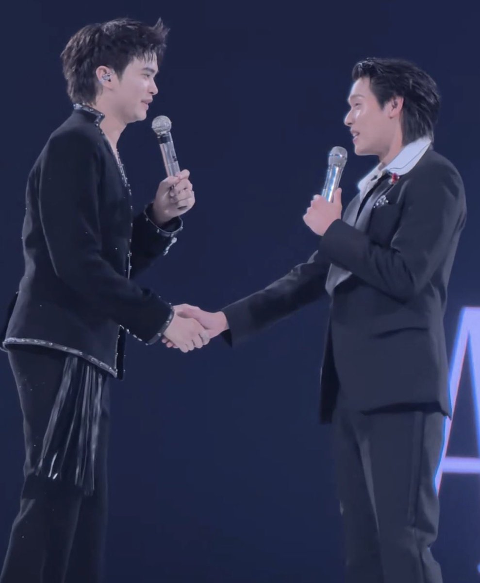 kwrxxxx's tweet photo. พี่นนท์บอกว่าบิวกิ้นเก่งและคู่ควรกับเพลง ใครเข้าใจ เค้าเห็นบิวกิ้นตั้งแต่ยังหน้าใหม่ ประสบการณ์น้อย จนวันนี้เค้าบอกบิวกิ้นเก่งมาก 

#NONT_ARENAENCORE_DAY2
#THEMOMENT_ARENAENCORE 
#Bbillkin #NONTTANONT 

              2020                                        2026 https://t.co/KudXRleDQc