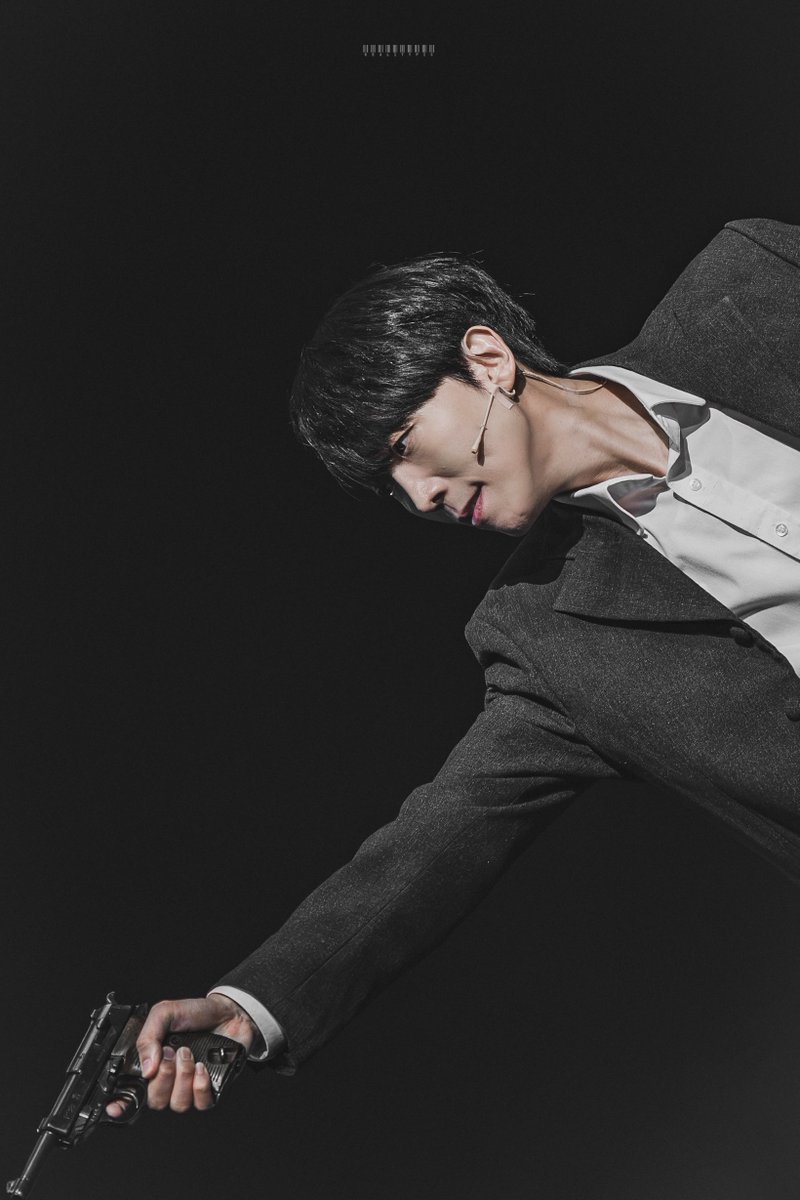 realitypicjb1's tweet photo. 2026. 10. 04.(N) 곤투모로우
스페셜 커튼콜 | 죽어 얻는 삶

한정훈 役 | 김재범 배우님

그래서 나도!!! 
김옥균처럼 되고싶었습니다!! https://t.co/7NDlDEaz55
