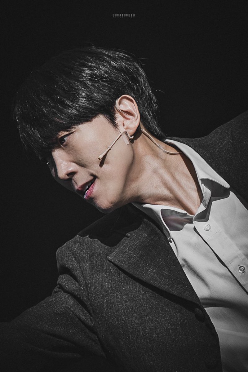 realitypicjb1's tweet photo. 2026. 10. 04.(N) 곤투모로우
스페셜 커튼콜 | 죽어 얻는 삶

한정훈 役 | 김재범 배우님

그래서 나도!!! 
김옥균처럼 되고싶었습니다!! https://t.co/7NDlDEaz55