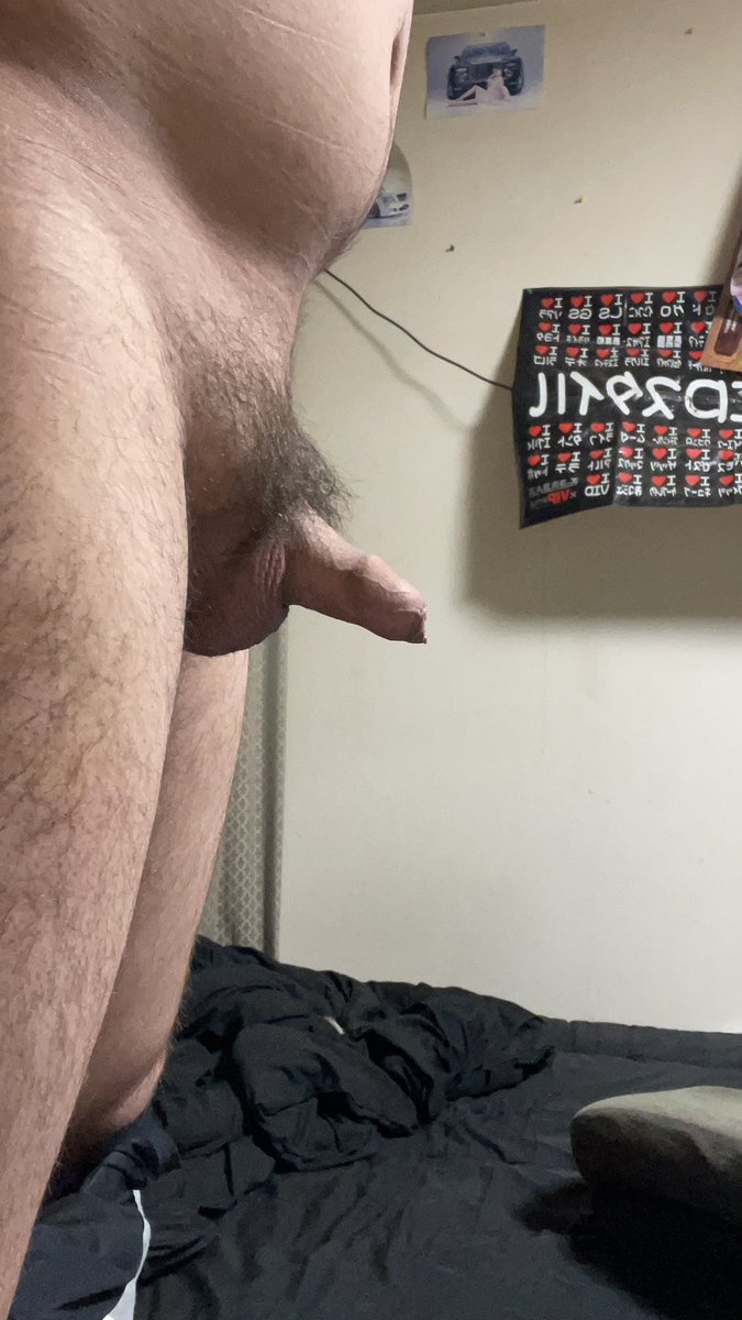 hklmhayato2024's tweet photo. 🔞NSFW注意⚠️
入隊身体検査報告｜皮戦隊隊員番号064｜掲載同意済

【プロフィール】
182cm／106kg／33歳／バスケ部出身

【3段階チェック結果】
①通常時：包皮口が閉じているすっぽり包茎

②軽度反応時：包皮口がわずかに開くも、依然としてすっぽり包茎

③最大時：包皮口がさらに開くが、それでも依然としてすっぽり包茎

【判定項目】
分類：重度包茎
露出率：無→無
包皮可動域：×
清潔感：〇

【所見】
バスケ部出身らしく高身長でがっしりした体格を誇るが、普段の竿は小ぶりで短く、下に垂れることなく常に前へ突き出すタイプ。包皮にすっぽり収まり、皮越しには亀頭の輪郭すら確認できない。
反応が進むとカリの張りが皮越しにようやく浮かび上がり、包皮口がわずかに開く。

完全勃起に至れば力強く上向きになるものの、皮口が広がるだけで亀頭は最後まで露出しない。

【判定】
平常時は新人隊員の中でも最小級だが、短小ながらも常に前へ突き出す元気な姿勢は高評価。マックス時には平常時の6〜7倍に膨張し、すっぽり被ったまま力強く上を向くその姿はまさに日本包茎男子の鑑。皮戦隊への入隊を承認！