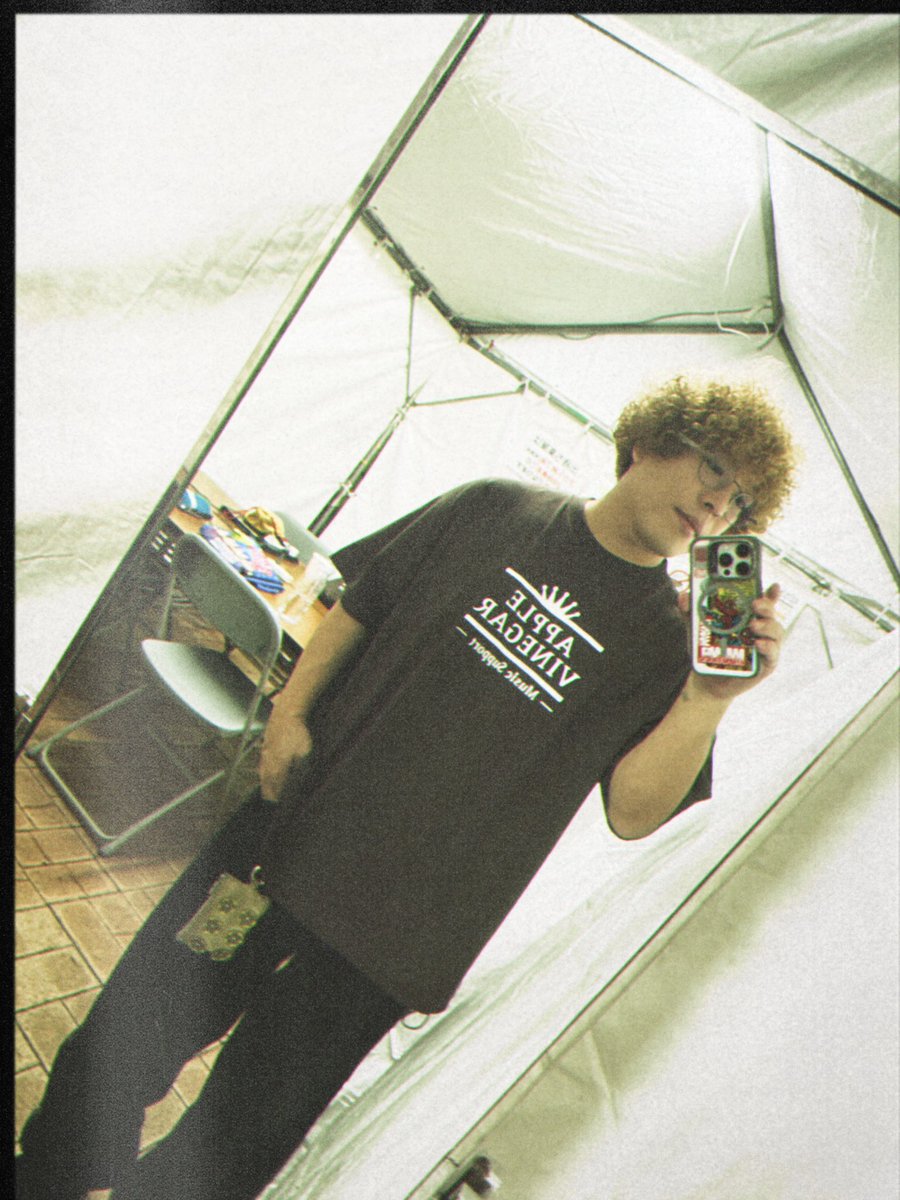 kanaboonmaguro's tweet photo. アップルビネガーミュージックサポート
おれも仲間として参加しています
新しいTシャツがかわいいのでよかったら是非着てみてください
これを着てアジカンのステージで一緒に演奏できたこと、またひとつ夢のような出来事でした🐟
(実物はもっとブラウンなのでURL参照)
 https://t.co/LbvymVgORY https://t.co/rWamCbrEHR