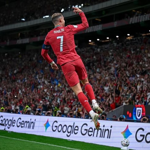 theMadridZone's tweet photo. 🚨 BREAKING: Portugal are working on bringing back Cristiano Ronaldo for ONE LAST game.

It will be his RETIREMENT match.

They want him to receive a proper farewell. @lequipe 🇵🇹🔚 https://t.co/qSIq7vbinN