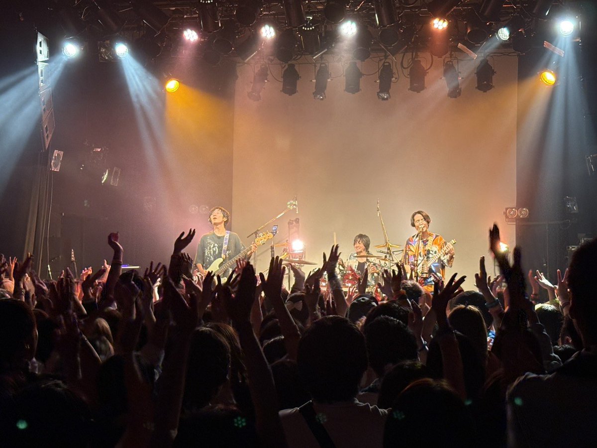 hirose_burnout's tweet photo. FC限定ワンマンライブ「やるしか…ないっしょ⤴︎祭」
東京ありがとうございましたー！
距離が近いぶん凄くエネルギッシュなライブになりました！
そして、これから楽しみな事も増えてきました！
来年のワンマンツアーもよろしくお願いします！！ https://t.co/3EE4MJ1vxI