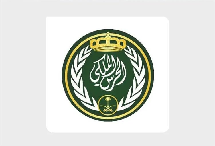 SaudiNews50's tweet photo. الحرس الملكي يعلن فتح باب القبول والتسجيل للرجال، لرتبتي جندي وجندي أول، وفق الشروط والتخصصات التالية:

المؤهلات والرتب:

• البكالوريوس – جندي أول: تخصصات متعددة، أبرزها تقنية المعلومات، الأمن السيبراني، القانون، المحاسبة، الموارد البشرية، علوم وتحليل البيانات، الهندسة، الذكاء الاصطناعي وغيرها.

• الدبلوم – جندي / البكالوريوس – جندي أول: دعم فني، إشارة، إلكترونيات، تغذية، صيانة، طهي، مطابع.

• الثانوية العامة – جندي: أمن وحماية.

• الثانوية العامة – جندي سائق: يشترط حمل رخصة عمومي.

أبرز شروط القبول:

• سعودي الأصل والمنشأ والولادة، وفق الاستثناءات المحددة.

• حسن السيرة والسلوك وغير محكوم في جريمة مخلة بالشرف والأمانة.

• اللياقة الطبية واجتياز اختبارات وإجراءات القبول.

• الحد الأعلى للعمر:
الثانوية 23 عامًا.
الدبلوم 25 عامًا.
البكالوريوس 27 عامًا.

• ألا يكون متزوجًا من غير سعودية.

• ألا يكون موظفًا في جهة حكومية.

• الحد الأدنى للطول: 175 سم للأمن والحماية، و170 سم لبقية التخصصات مع تناسب الطول والوزن.

• أن يكون من خريجي العام الدراسي 1447/1448هـ.

• توفر المؤهل المطلوب ومصادقته من جهة الاختصاص.

• ضرورة تحديث بيانات المؤهل العلمي في منصة «مؤهل» بوزارة التعليم قبل الفرز.

• الرتب: جندي – جندي أول.

• التقديم لخريجي العام الدراسي 1447/1448هـ.

• يبدأ التقديم: الأحد 11 أكتوبر 2026م.

• ينتهي: الخميس 15 أكتوبر 2026م.

التقديم إلكترونيًا عبر بوابة القبول والتسجيل برئاسة الحرس الملكي.

-