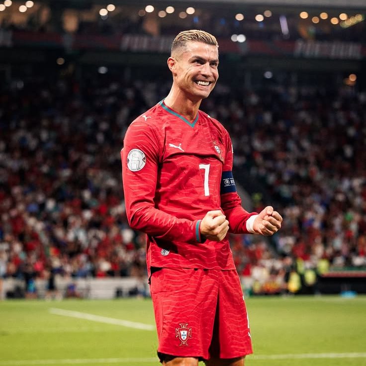 theMadridZone's tweet photo. 🚨 BREAKING: Portugal are working on bringing back Cristiano Ronaldo for ONE LAST game.

It will be his RETIREMENT match.

They want him to receive a proper farewell. @lequipe 🇵🇹🔚 https://t.co/qSIq7vbinN