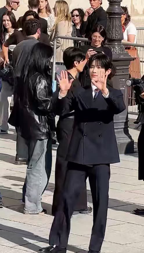 nhphngn's tweet photo. The wait is over. Siwoo has finally arrived at Valentino in Paris, and we’re so ready for this special moment.

PARK SIWOO AT VALENTINO PFWSS27 #PARKSIWOOxVALENTINO
#PARKSIWOO https://t.co/HjsHxEbXqq