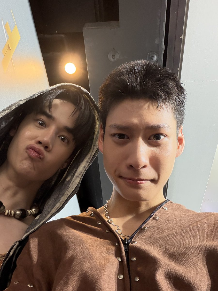 bsurasee_'s tweet photo. วันนี้เป็นครั้งเเรกเลยที่ได้เดินเเบบของบุ้งกี๋เหมือนผมได้สานฝันอีกหนึ่งอย่างของตัวเอง 😙 ขอบคุณ SiamCenter ที่ให้โอกาสบุ้งกี๋และเพื่อนๆได้มาเดินในงาน BIFW 2026 นี้นะคับบ🙏🏻 อาจจะมีเดินผิดไปบ้าง บุ้งกี๋ขอโทษนะคับ 😔 ขอบคุณพี่ๆทุกคนทั้งที่มาหากัน และทีมหน้าจอด้วยนะค่าบ ❤️🦉

#MIR2026xSiamCenterBIFW2026
#SiamCenterBIFW2026