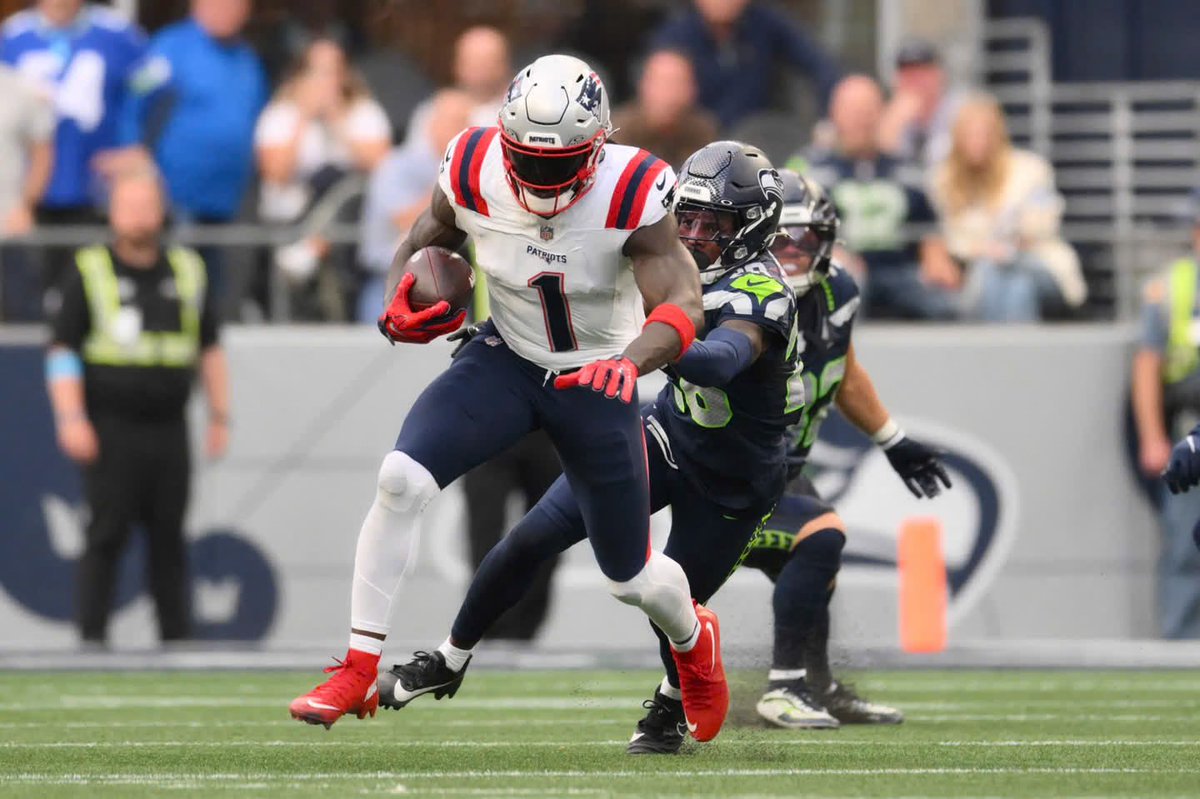 SleeperNFL's tweet photo. The Patriots hope WR AJ Brown can return by Week 6, per @MikeGarafolo https://t.co/UGlMihQIsc