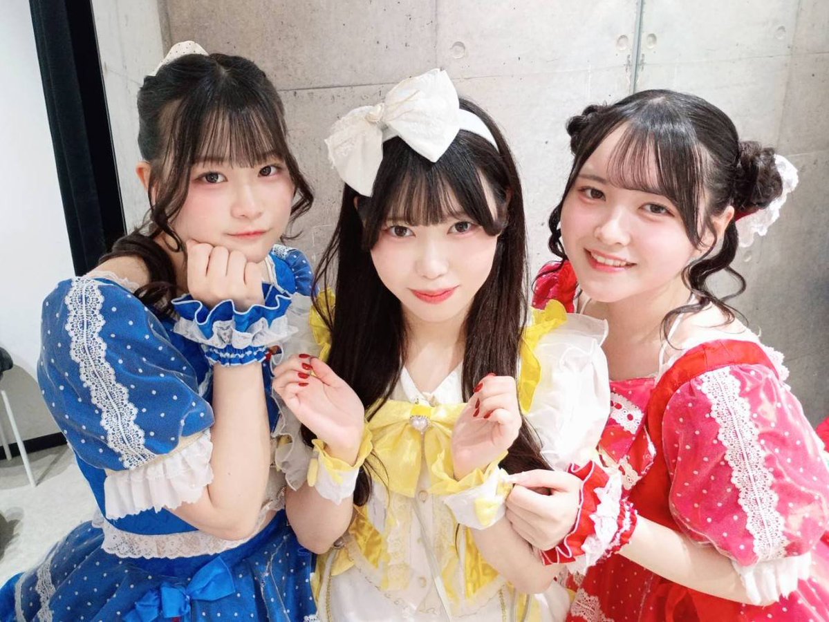 moca_nico_0712's tweet photo. #embellir さんの恋羽あゆうさん、遥乃ももかさんとお写真を撮っていただきました💙❤️
お二人ともわたしと同い年なのですが、とても気さくに話しかけてくださって本当に嬉しかったです🫶🏻︎
すごくかわいかったなぁ🥹♡
またお会いできるように、わたしももっと頑張ります!
#あんべりー さん https://t.co/EFAg1kFPAB