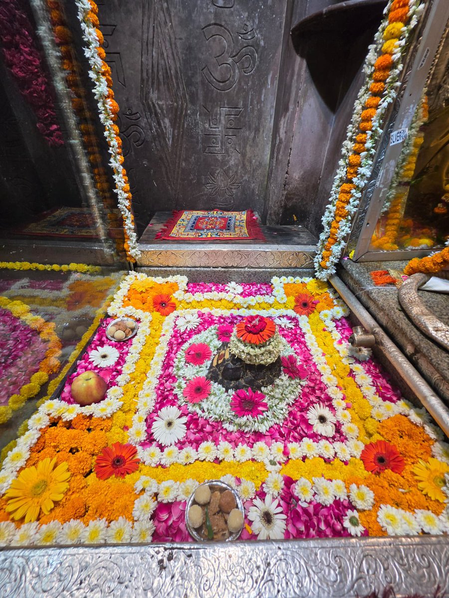 12Jyotirling's tweet photo. श्री ॐकारेश्वर ज्योतिर्लिंग संध्याकालीन आरती श्रृंगार | 03.10.2026

Shri Omkareshwar Jyotirlinga Evening Aarti Shringar | 03.10.2026 https://t.co/VJUIm642AF