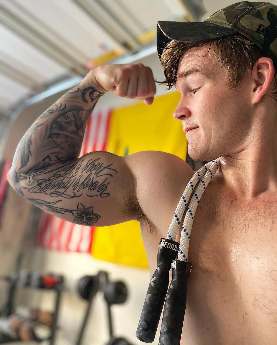 Masonwk2o's tweet photo. Done Workout In The Garage... Fitness 🇺🇸 https://t.co/BleOloCrI3