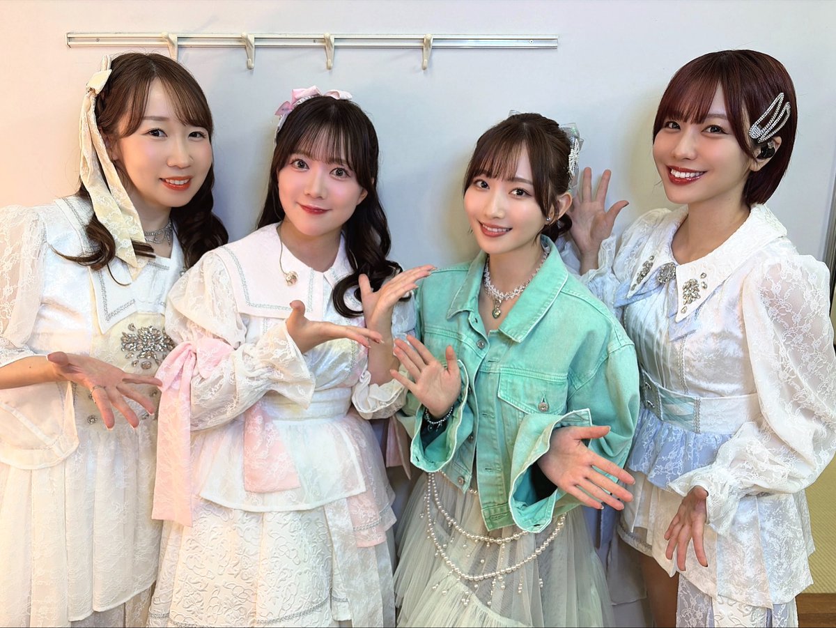 AoyamaNagisa's tweet photo. 同じ楽屋だった皆さまと📸
小坂井祐莉絵さん🫶
声優三姉妹【チームY】さん🫶
小原莉子さん🫶
#大垣アニ文
#大垣アニメ文化祭 https://t.co/uU7or69ALJ