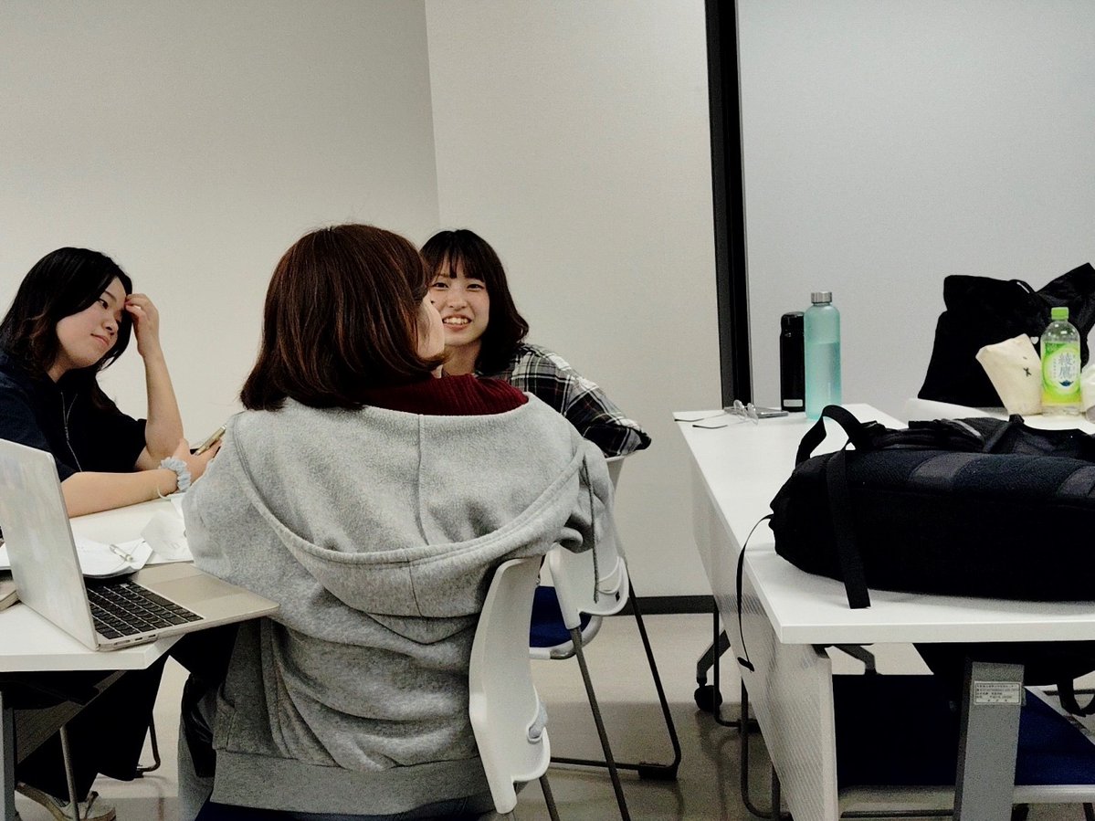 RiRiproject_act's tweet photo. 【稽古風景】

皆さま、完成したチラシは見て頂けたでしょうか？

今後さまざまな場所に設置される予定ですので、是非見かけたらお手に取ってご覧下さい♪

本番まであと2ヶ月！
今後とも頑張っていきます✈️

予約開始しております！詳しくはリプライからご確認下さい👇
#RiRiぷろじぇくと https://t.co/RyYpuV6ZiD