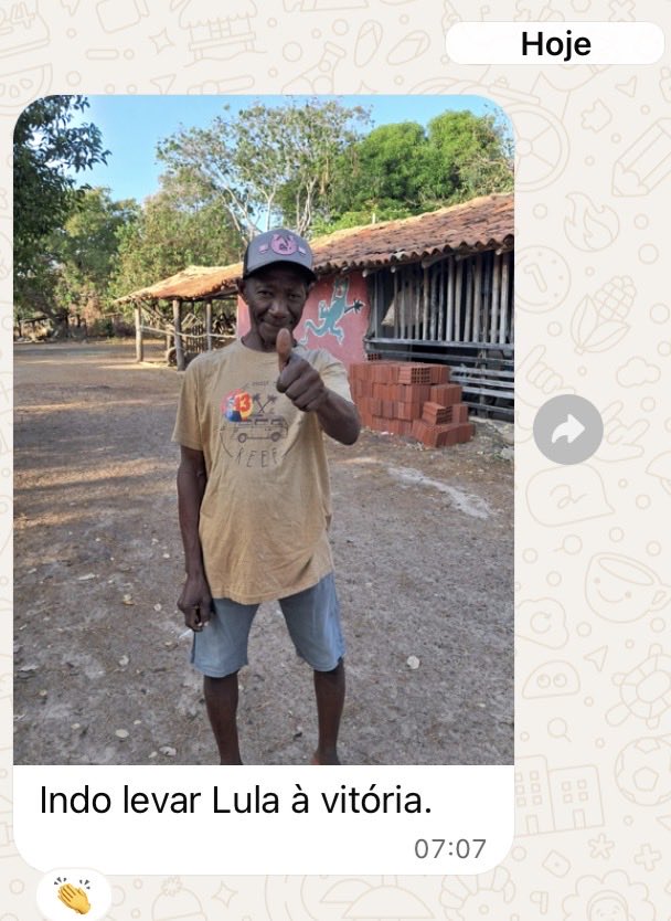mathmendex's tweet photo. Meu pai saindo catando os companheiros de roça dele pra votar https://t.co/UeMKP36Yu2