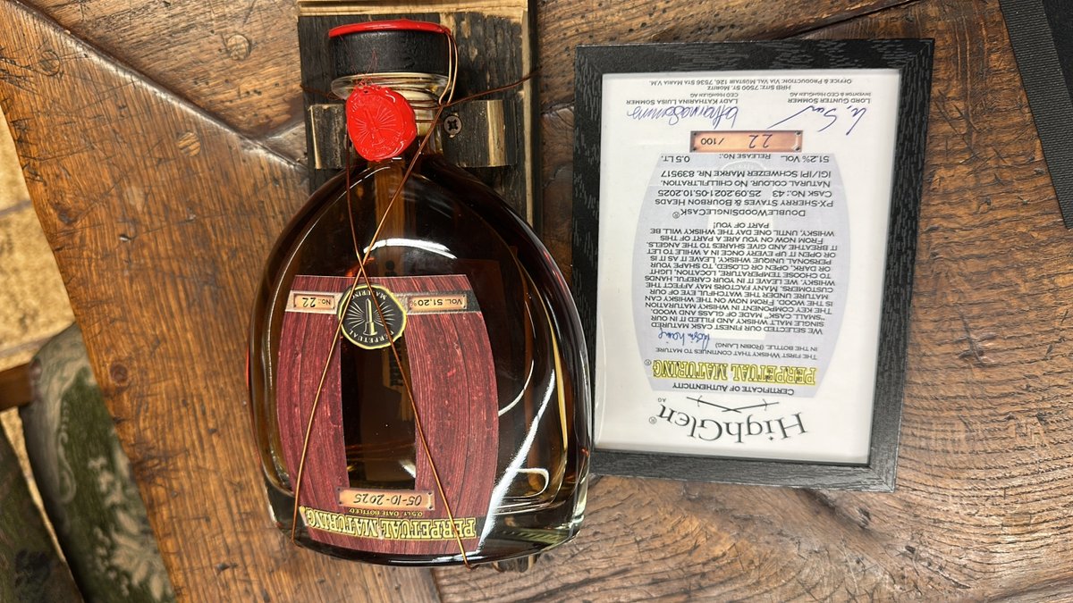 lord_somme37664's tweet photo. Der HighGlen Shop in Sta. Maria. ist täglich geöffnet und lädt zum Entdecken ein: feiner Single Malt Whisky, London Dry Gin, Champagne und Rum warten auf euch. Jetzt vorbeischauen oder online stöbern auf https://t.co/e9wzVmUCGu. 🥃✨ #highglen #whisky #gin #rum https://t.co/tA1f7dEfnf